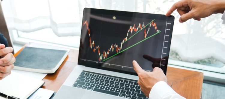 Triángulo Simétrico en Trading: ¿Qué es y cómo interpretarlo?